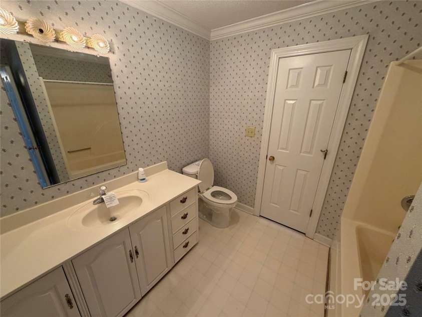 148 Buck Fraley Road, Cherryville, NC 28021.  MLS# CAR4334378, YatesRealty ID 4791. 