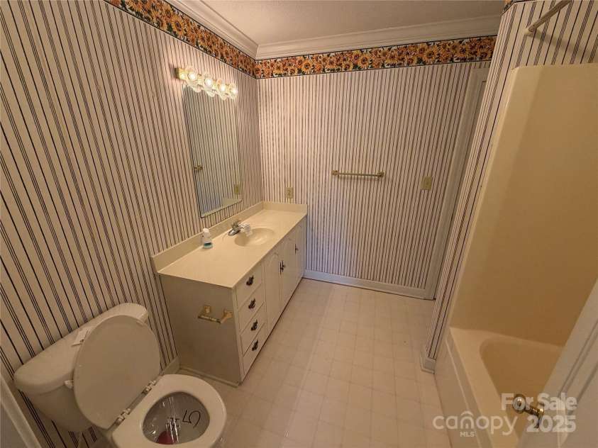 148 Buck Fraley Road, Cherryville, NC 28021.  MLS# CAR4334378, YatesRealty ID 4791. 