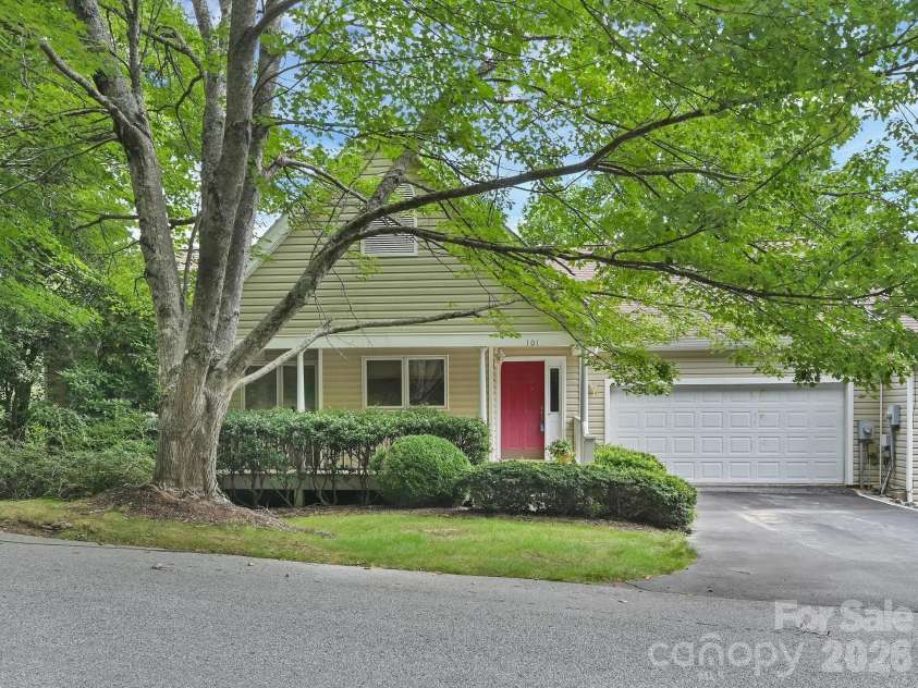 101 Valley Hill Drive, Hendersonville, NC 28791.  MLS# CAR4411747, YatesRealty ID 47915. 