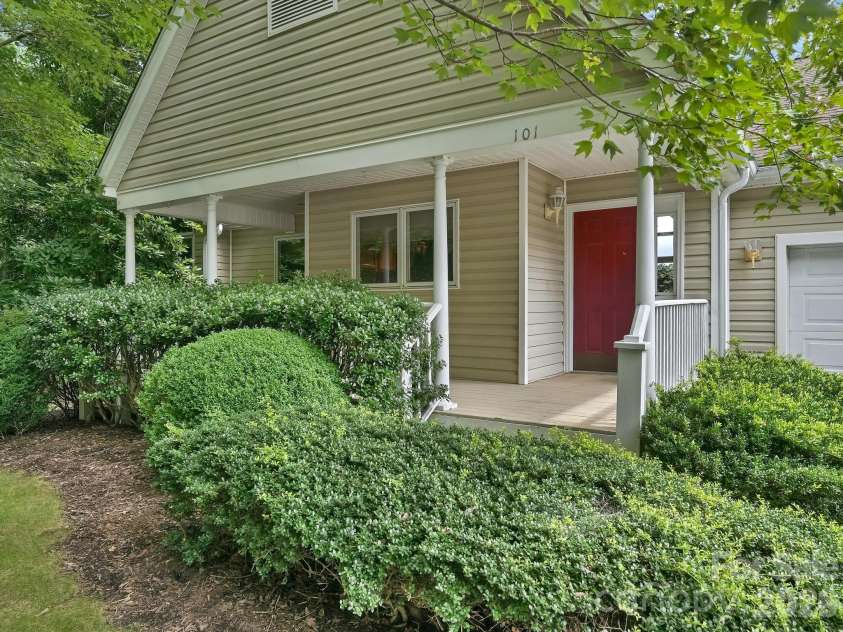 101 Valley Hill Drive, Hendersonville, NC 28791.  MLS# CAR4411747, YatesRealty ID 47915. 