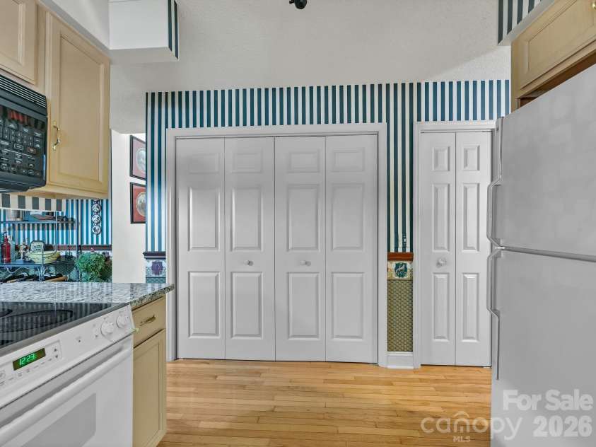 101 Valley Hill Drive, Hendersonville, NC 28791.  MLS# CAR4411747, YatesRealty ID 47915. 