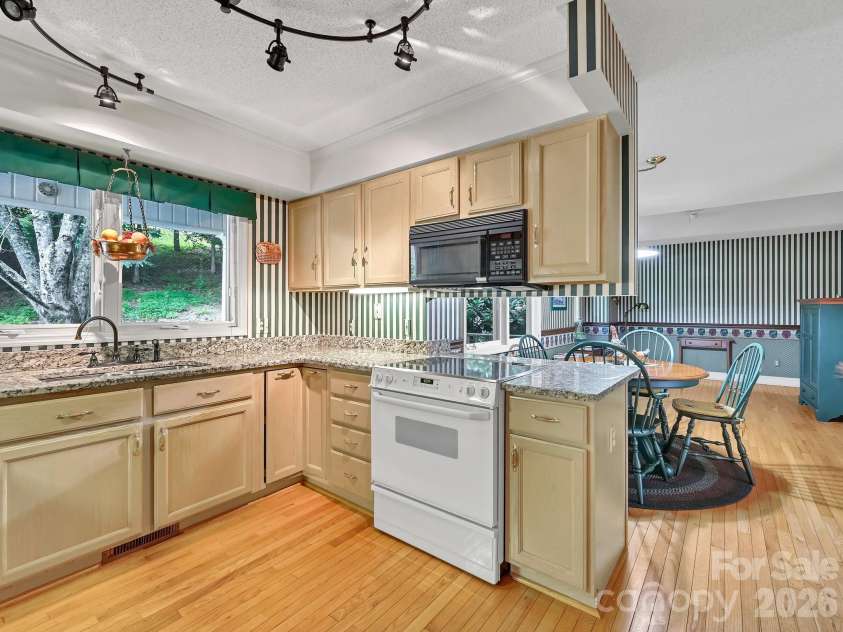 101 Valley Hill Drive, Hendersonville, NC 28791.  MLS# CAR4411747, YatesRealty ID 47915. 