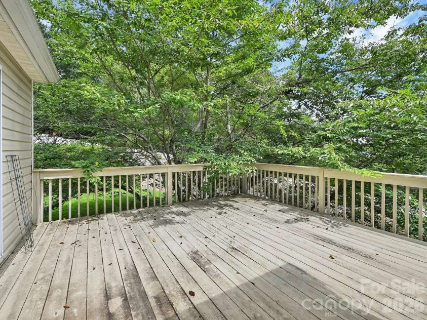 101 Valley Hill Drive, Hendersonville, NC 28791.  MLS# CAR4411747, YatesRealty ID 47915. 