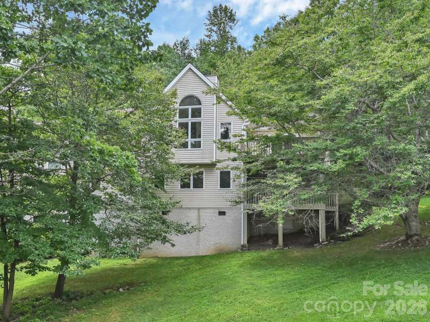 101 Valley Hill Drive, Hendersonville, NC 28791.  MLS# CAR4411747, YatesRealty ID 47915. 