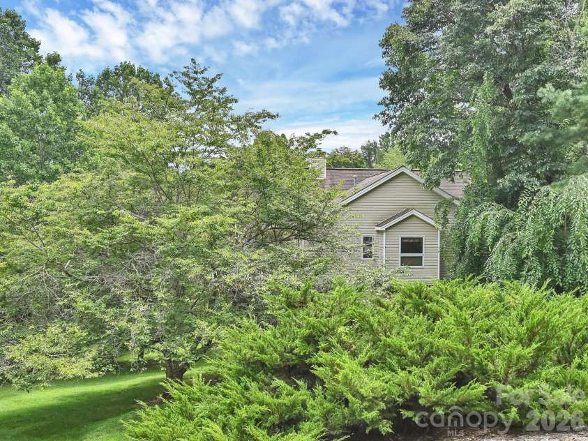 101 Valley Hill Drive, Hendersonville, NC 28791.  MLS# CAR4411747, YatesRealty ID 47915. 