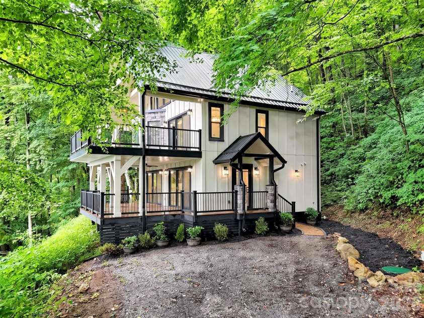1551 Apple Creek Road, Waynesville, NC 28786.  MLS# CAR4414005, YatesRealty ID 47919. 