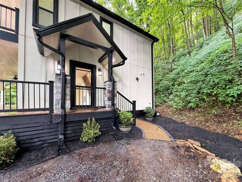 1551 Apple Creek Road, Waynesville, NC 28786.  MLS# CAR4414005, YatesRealty ID 47919. 