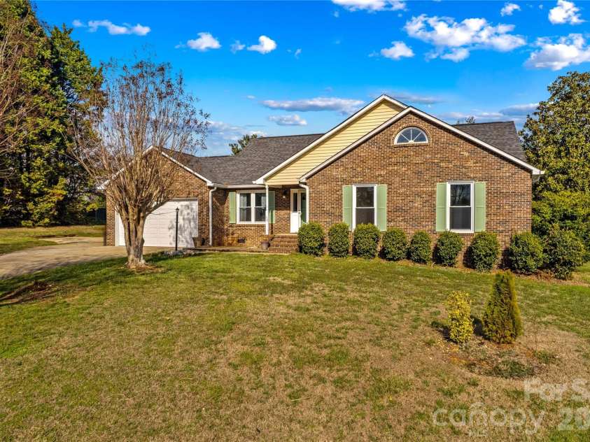 158 Rumple Hill Drive, Statesville, NC 28677.  MLS# CAR4355841, YatesRealty ID 4792. 