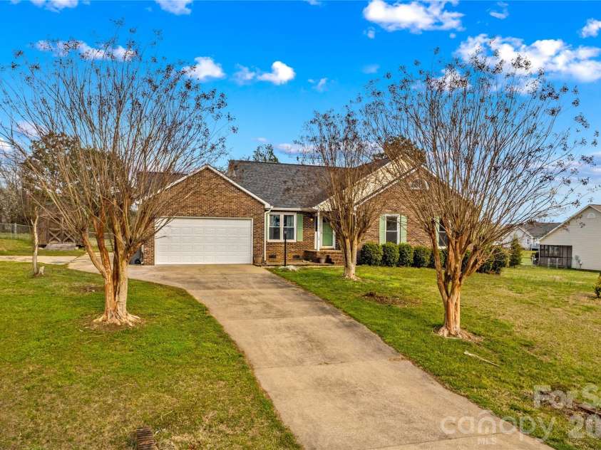 158 Rumple Hill Drive, Statesville, NC 28677.  MLS# CAR4355841, YatesRealty ID 4792. 