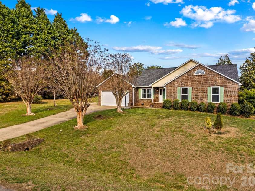 158 Rumple Hill Drive, Statesville, NC 28677.  MLS# CAR4355841, YatesRealty ID 4792. 