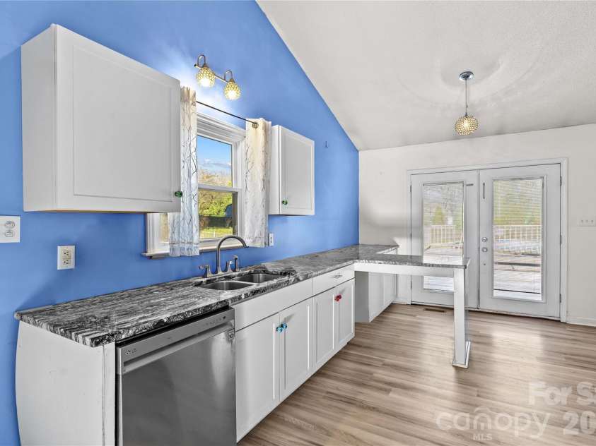 158 Rumple Hill Drive, Statesville, NC 28677.  MLS# CAR4355841, YatesRealty ID 4792. Kitchen 