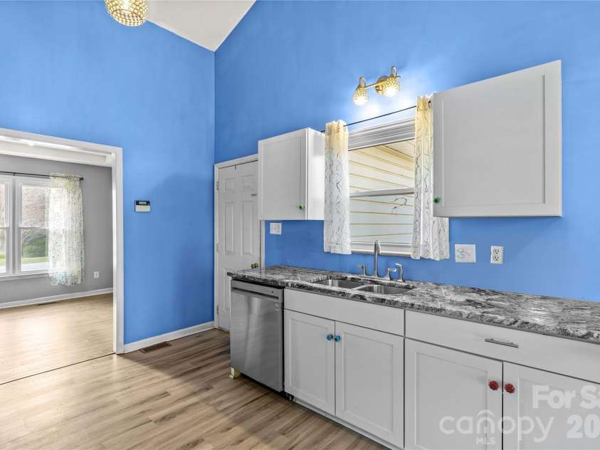 158 Rumple Hill Drive, Statesville, NC 28677.  MLS# CAR4355841, YatesRealty ID 4792. Kitchen