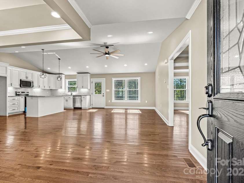 24 Eastwinds Drive, Hickory, NC 28601.  MLS# CAR4313896, YatesRealty ID 4792. Focused Front Entry View 