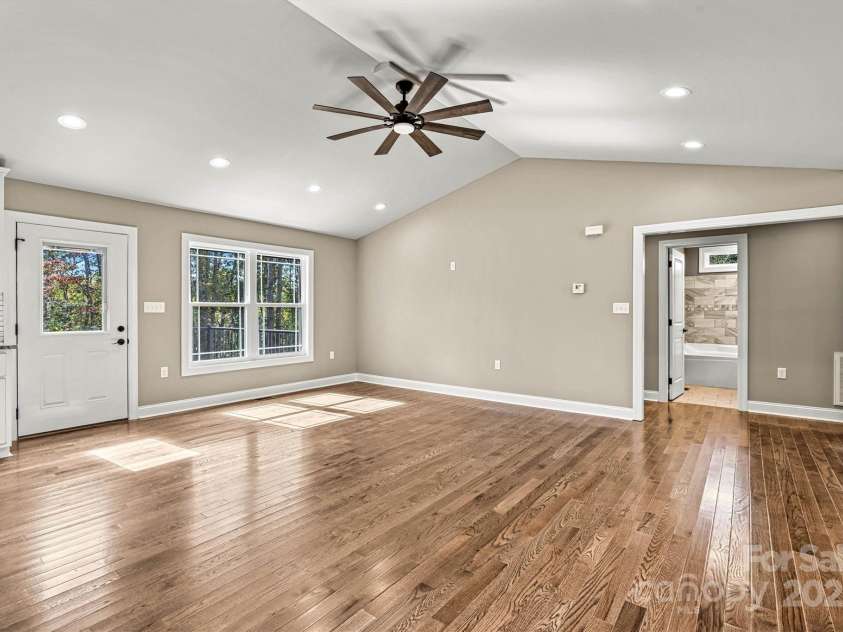 24 Eastwinds Drive, Hickory, NC 28601.  MLS# CAR4313896, YatesRealty ID 4792. Focused Living Room w/Vaulted Ceiling View