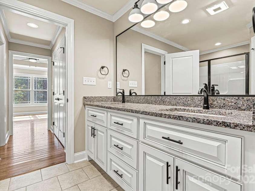 24 Eastwinds Drive, Hickory, NC 28601.  MLS# CAR4313896, YatesRealty ID 4792. Primary Bath/Entry View