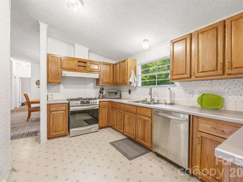 1475 Smith Woods Lane, Hickory Grove, SC 29717.  MLS# CAR4415892, YatesRealty ID 47920. 