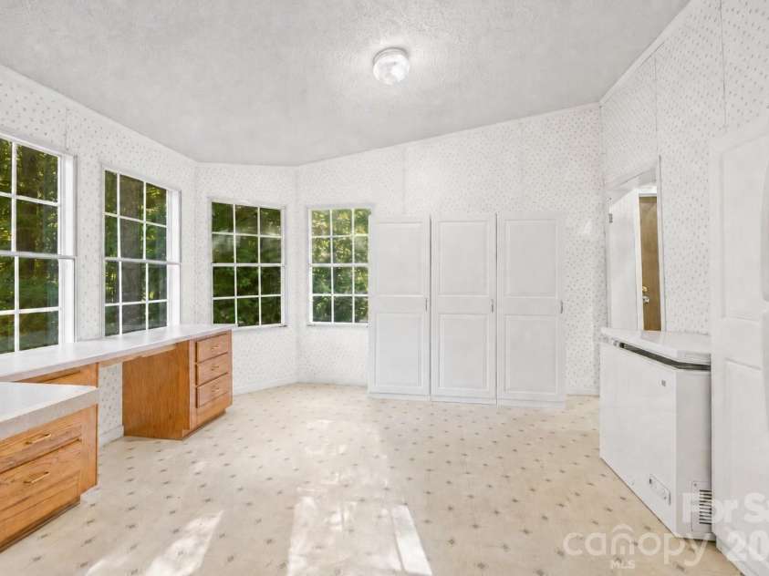 1475 Smith Woods Lane, Hickory Grove, SC 29717.  MLS# CAR4415892, YatesRealty ID 47920. Eat In Kitchen
