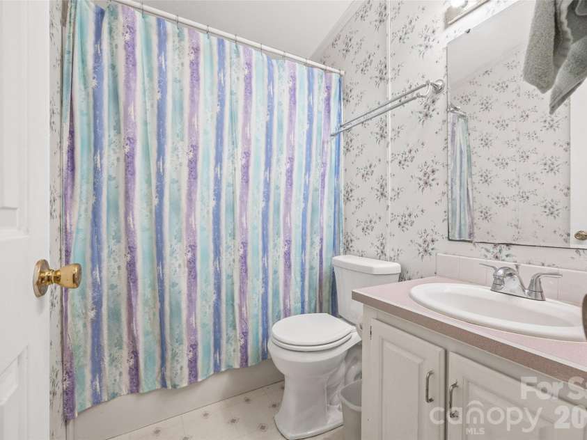 1475 Smith Woods Lane, Hickory Grove, SC 29717.  MLS# CAR4415892, YatesRealty ID 47920. Secondary Bath