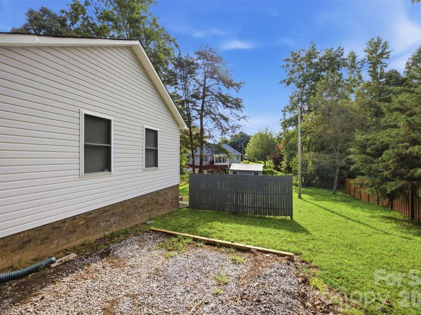 1297 Creekview Drive, Gastonia, NC 28052.  MLS# CAR4418917, YatesRealty ID 47921. 