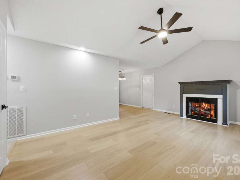 1297 Creekview Drive, Gastonia, NC 28052.  MLS# CAR4418917, YatesRealty ID 47921. 