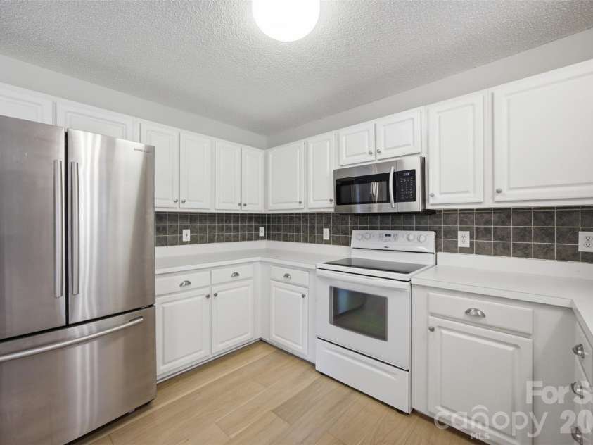 1297 Creekview Drive, Gastonia, NC 28052.  MLS# CAR4418917, YatesRealty ID 47921. 