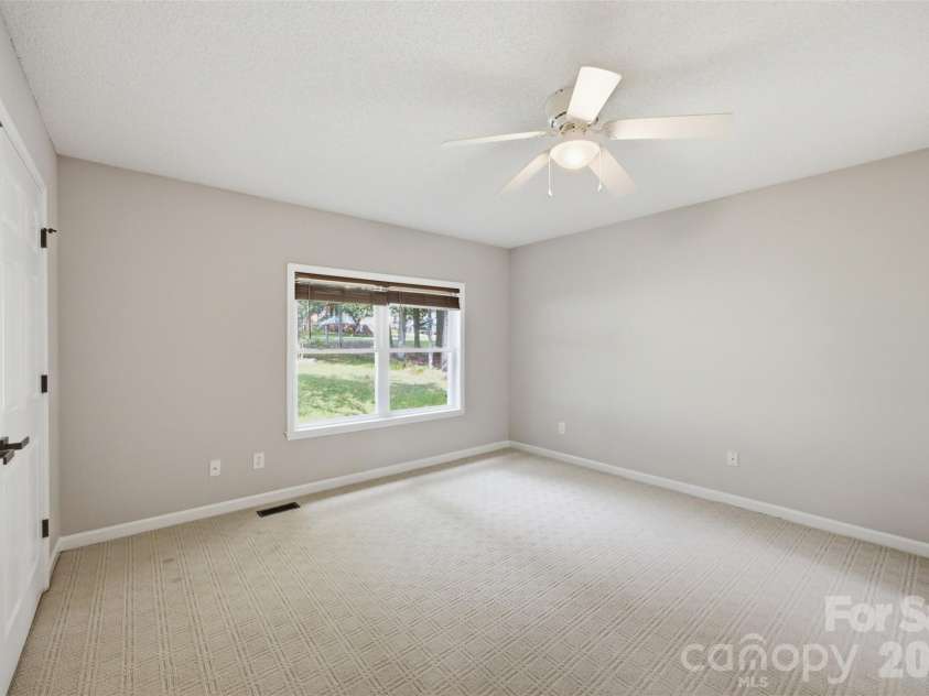 1297 Creekview Drive, Gastonia, NC 28052.  MLS# CAR4418917, YatesRealty ID 47921. 