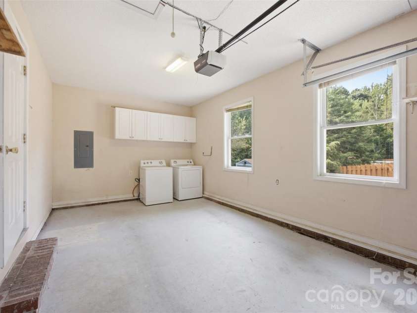 1297 Creekview Drive, Gastonia, NC 28052.  MLS# CAR4418917, YatesRealty ID 47921. 
