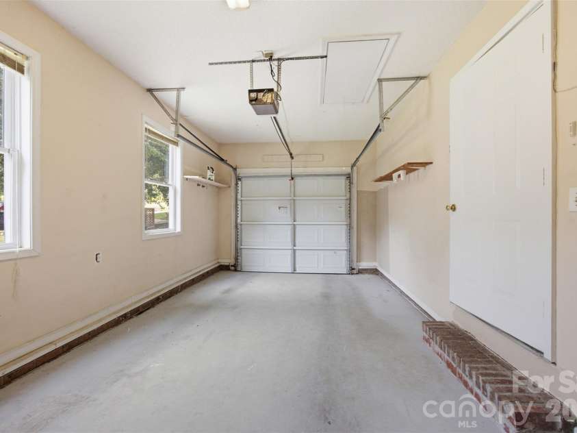 1297 Creekview Drive, Gastonia, NC 28052.  MLS# CAR4418917, YatesRealty ID 47921. 