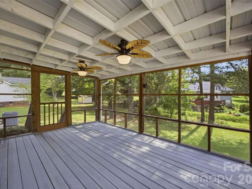 1297 Creekview Drive, Gastonia, NC 28052.  MLS# CAR4418917, YatesRealty ID 47921. 