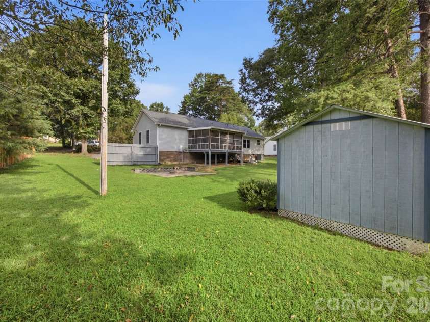 1297 Creekview Drive, Gastonia, NC 28052.  MLS# CAR4418917, YatesRealty ID 47921. 