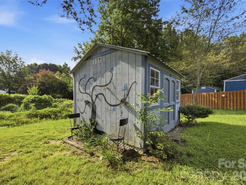 1297 Creekview Drive, Gastonia, NC 28052.  MLS# CAR4418917, YatesRealty ID 47921. 