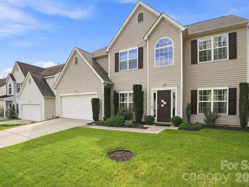 5909 Parkstone Drive, Matthews, NC 28104.  MLS# CAR4419863, YatesRealty ID 47922. 