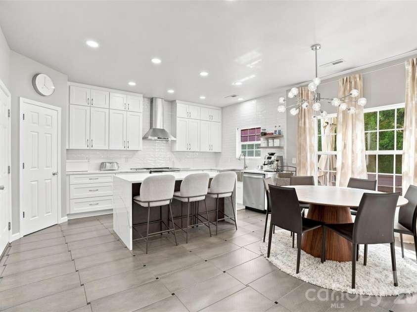 5909 Parkstone Drive, Matthews, NC 28104.  MLS# CAR4419863, YatesRealty ID 47922. 
