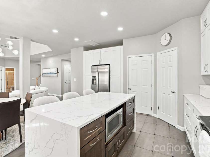 5909 Parkstone Drive, Matthews, NC 28104.  MLS# CAR4419863, YatesRealty ID 47922. 