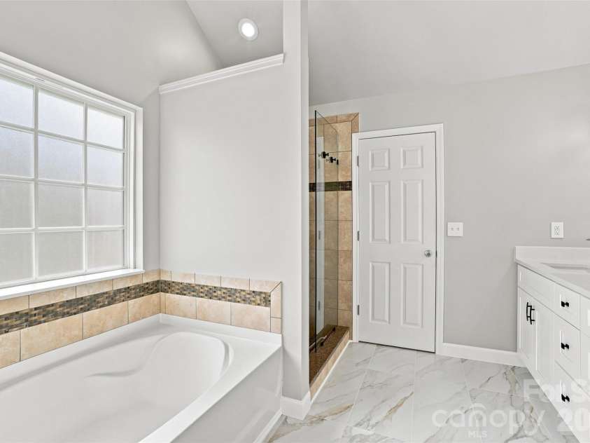 5909 Parkstone Drive, Matthews, NC 28104.  MLS# CAR4419863, YatesRealty ID 47922. 