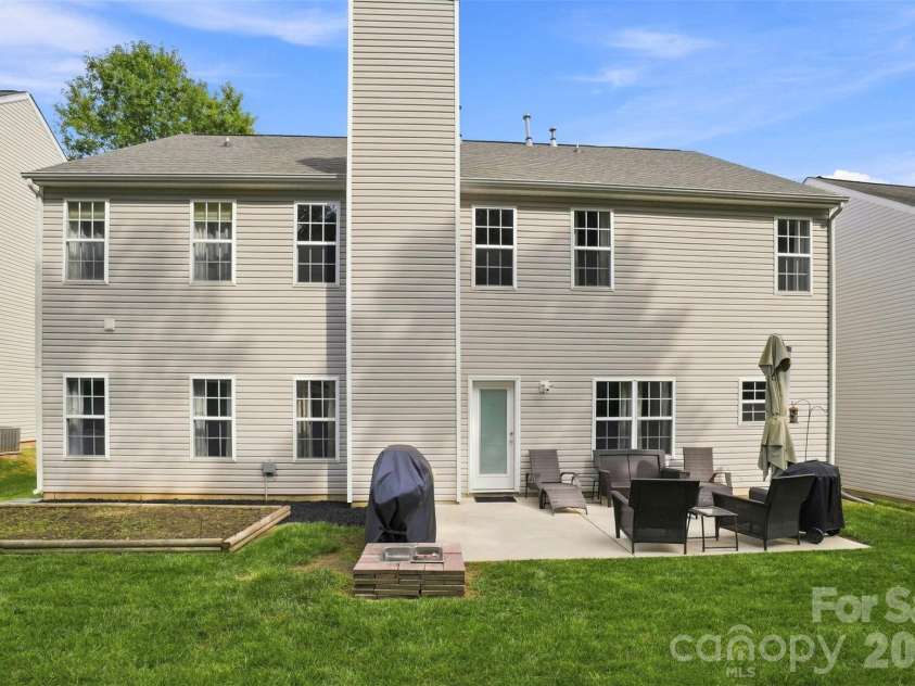 5909 Parkstone Drive, Matthews, NC 28104.  MLS# CAR4419863, YatesRealty ID 47922. 