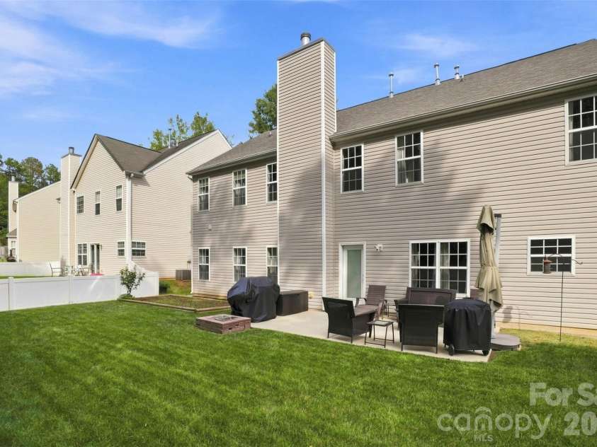 5909 Parkstone Drive, Matthews, NC 28104.  MLS# CAR4419863, YatesRealty ID 47922. 