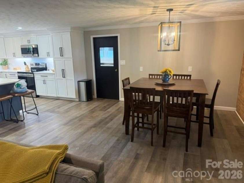 150 Shady Cove Drive, Troutman, NC 28166.  MLS# CAR4419626, YatesRealty ID 47923. Dining table