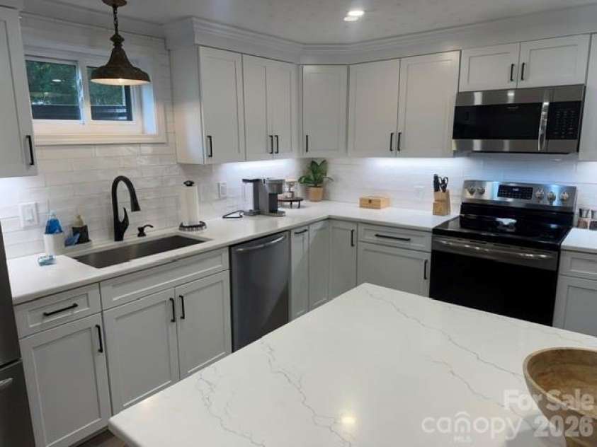 150 Shady Cove Drive, Troutman, NC 28166.  MLS# CAR4419626, YatesRealty ID 47923. Kitchen