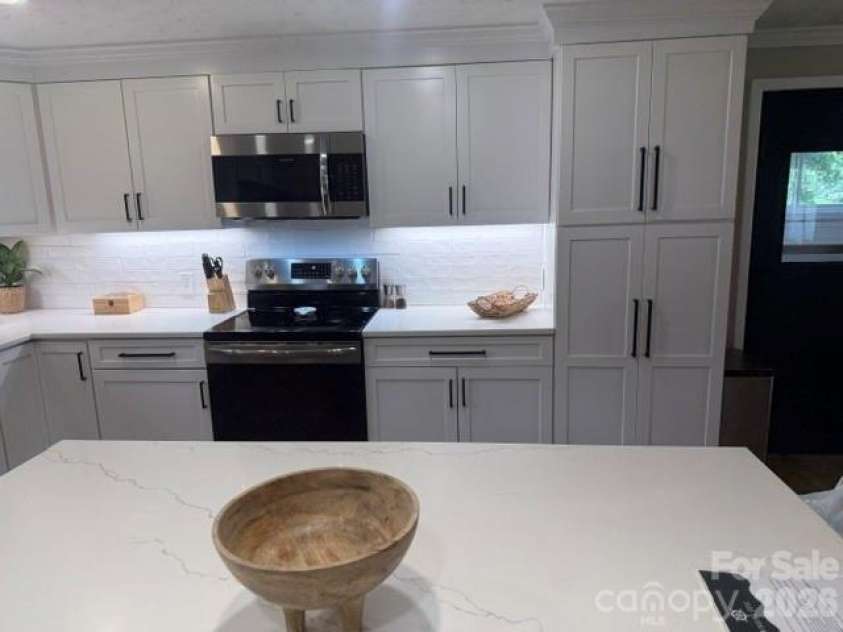 150 Shady Cove Drive, Troutman, NC 28166.  MLS# CAR4419626, YatesRealty ID 47923. Kitchen
