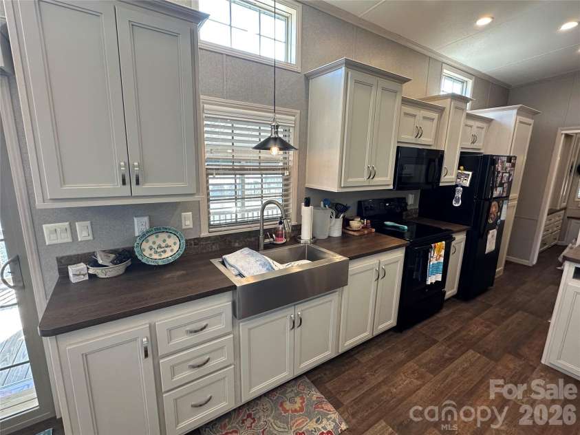 160 Grand View Drive, New London, NC 28127.  MLS# CAR4418157, YatesRealty ID 47924. 
