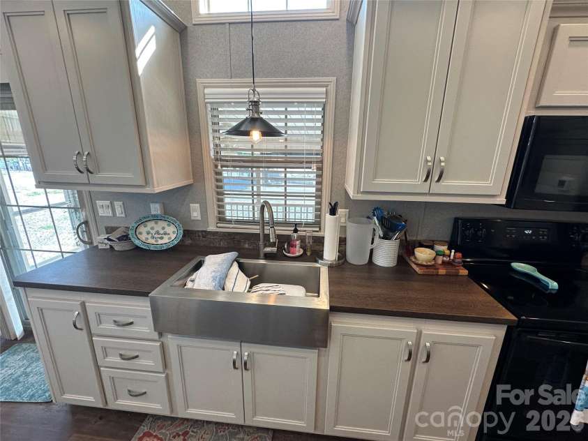 160 Grand View Drive, New London, NC 28127.  MLS# CAR4418157, YatesRealty ID 47924. 