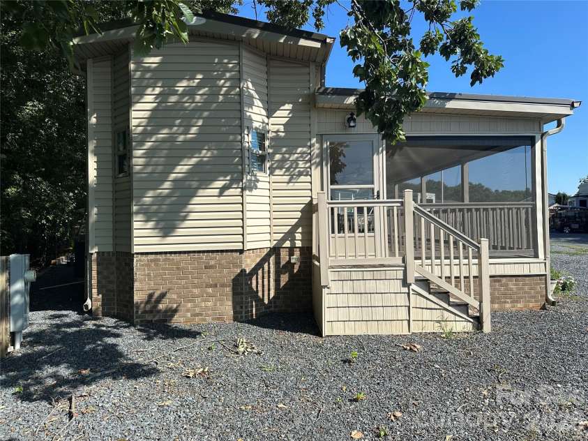 160 Grand View Drive, New London, NC 28127.  MLS# CAR4418157, YatesRealty ID 47924. 