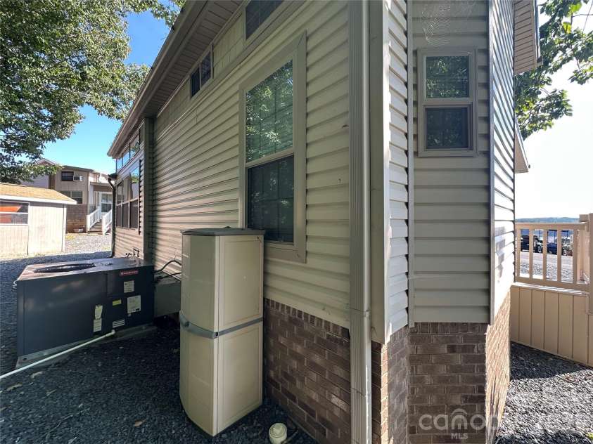 160 Grand View Drive, New London, NC 28127.  MLS# CAR4418157, YatesRealty ID 47924. 