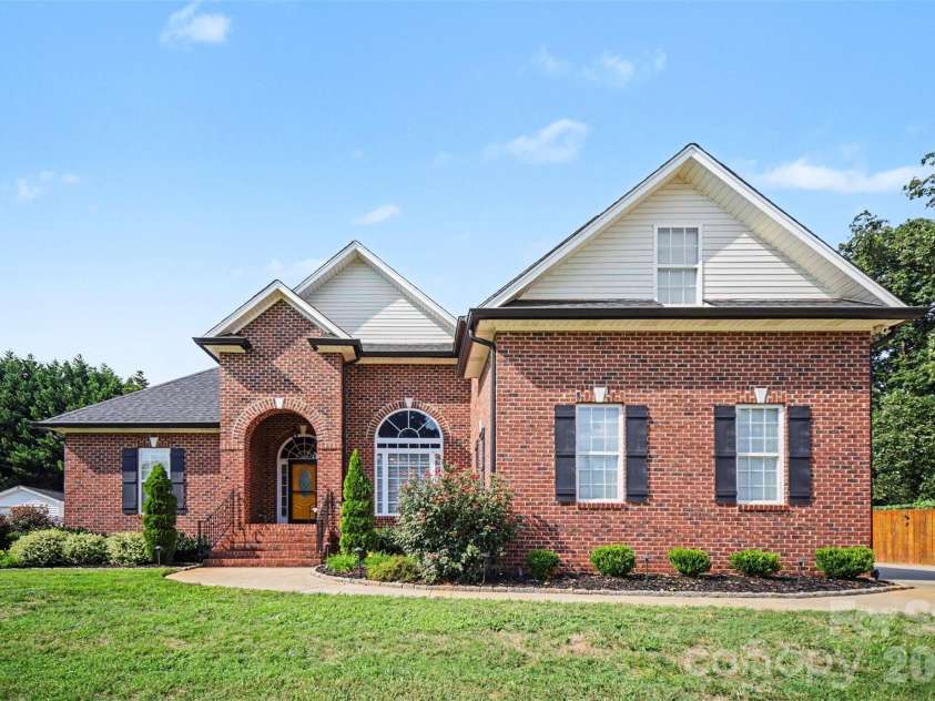 2013 Buckthorn Court, Gastonia, NC 28056.  MLS# CAR4418859, YatesRealty ID 47929. 