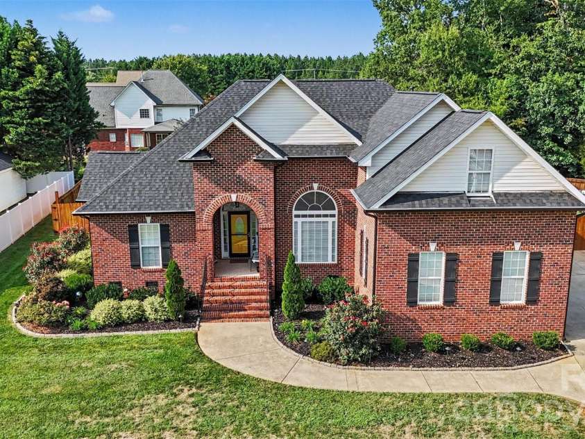 2013 Buckthorn Court, Gastonia, NC 28056.  MLS# CAR4418859, YatesRealty ID 47929. 
