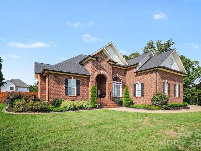 2013 Buckthorn Court, Gastonia, NC 28056.  MLS# CAR4418859, YatesRealty ID 47929. 