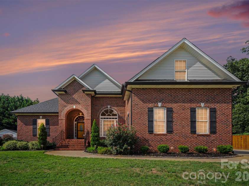 2013 Buckthorn Court, Gastonia, NC 28056.  MLS# CAR4418859, YatesRealty ID 47929. 