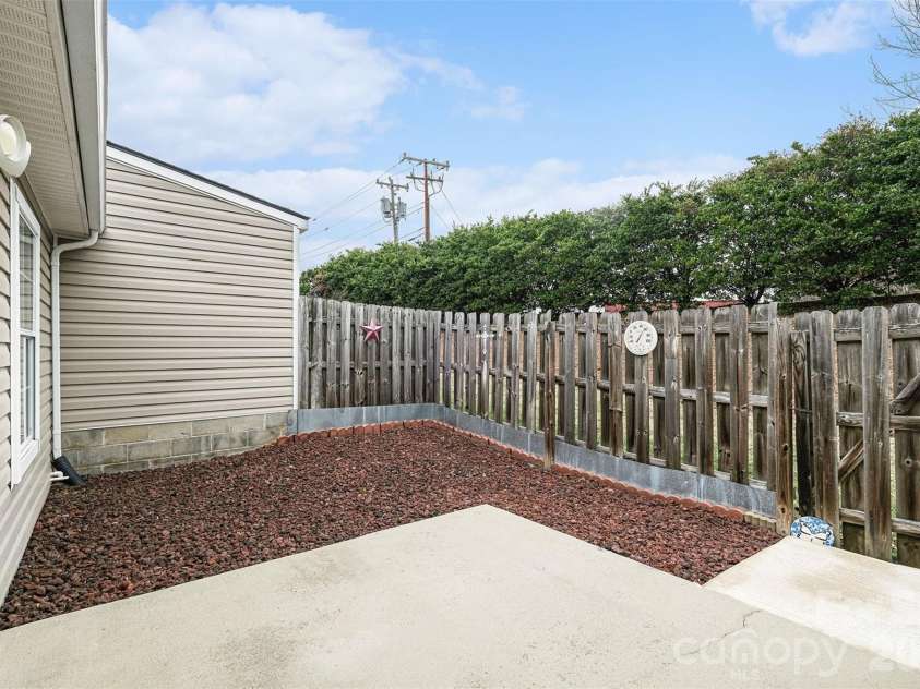 2073 Pin Oak Place, Cramerton, NC 28032.  MLS# CAR4336904, YatesRealty ID 4793. 