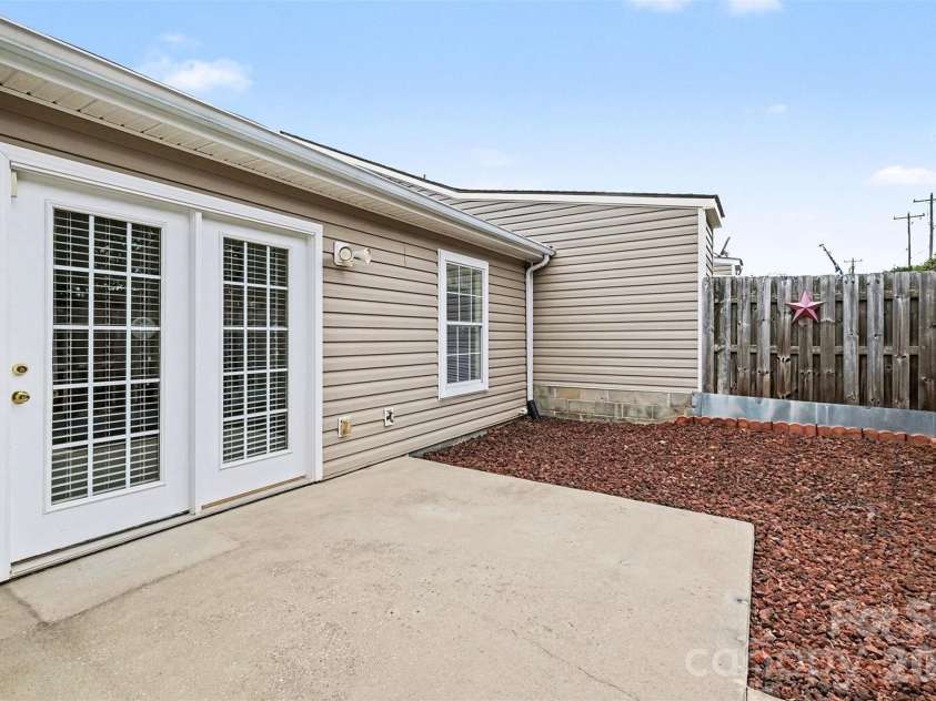 2073 Pin Oak Place, Cramerton, NC 28032.  MLS# CAR4336904, YatesRealty ID 4793. 